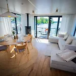Botel Exklusives Hausboot Pina Woma D13