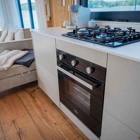 Exklusives Hausboot Pina Woma D13