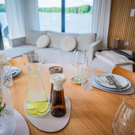 Exklusives Hausboot Pina Woma D13