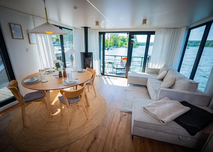 بوتيل Exklusives Hausboot Pina Woma D13 *